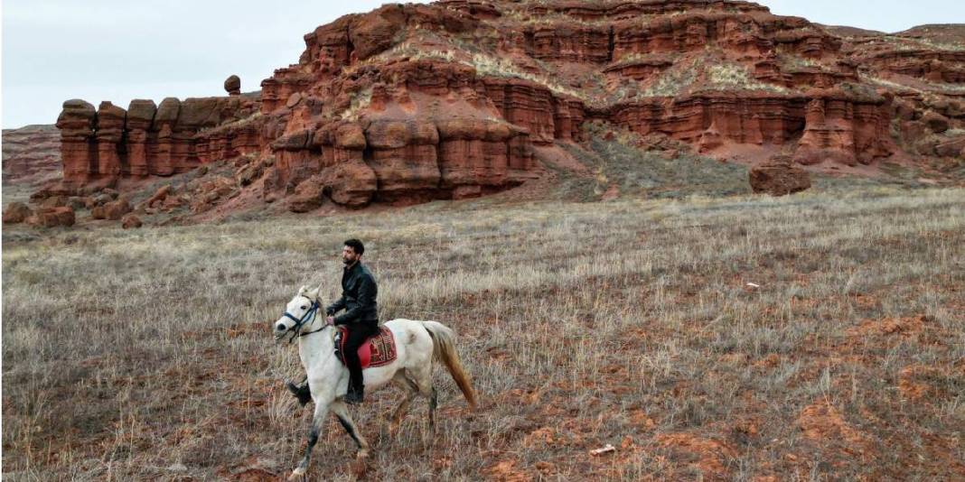 Halk ‘Kırmızı Periler Diyarı’ diyor: 300 milyon yıl önce oluştuğu biliniyor 3